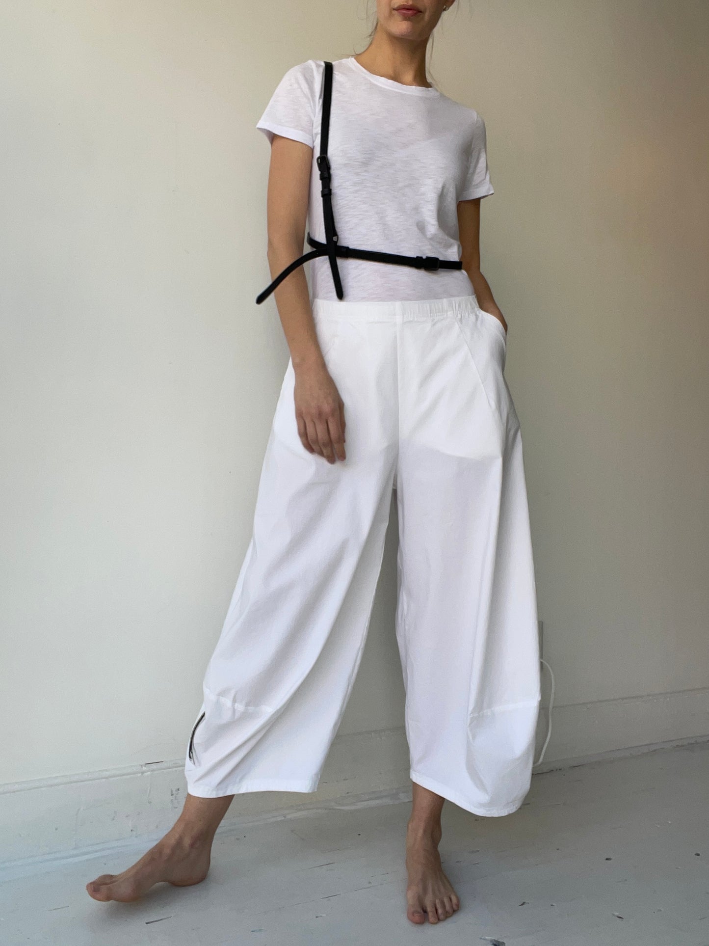 a rundholz black label sling belt in leather black