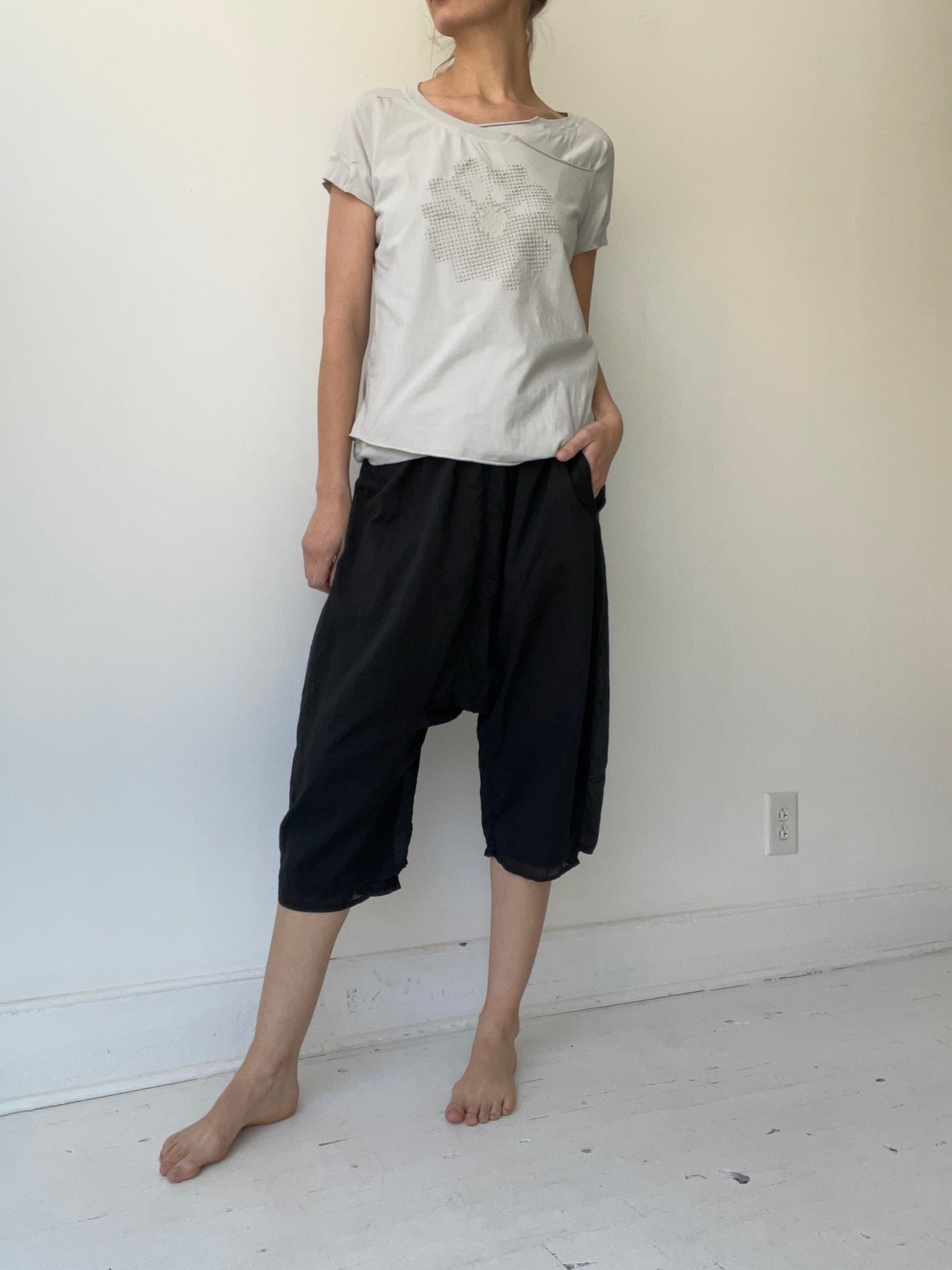 a rundholz dip bloom tee top in 95%. cotton/5% elastane grey imprint